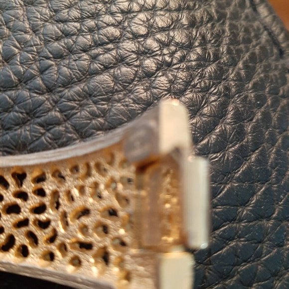 Vintage 40s Signed Hattie Carnegie Gold Tone Clamper Bracelet Medallions 1 1/8"W - Picture 2 of 5